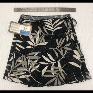 5/$25 - Coolibar Wrap-Around Swim Skirt